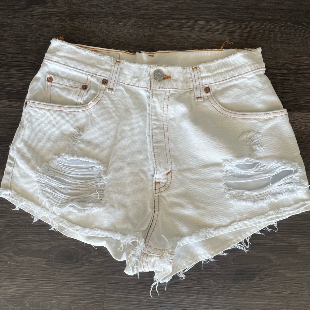 Levi white jean shorts. Size 4.